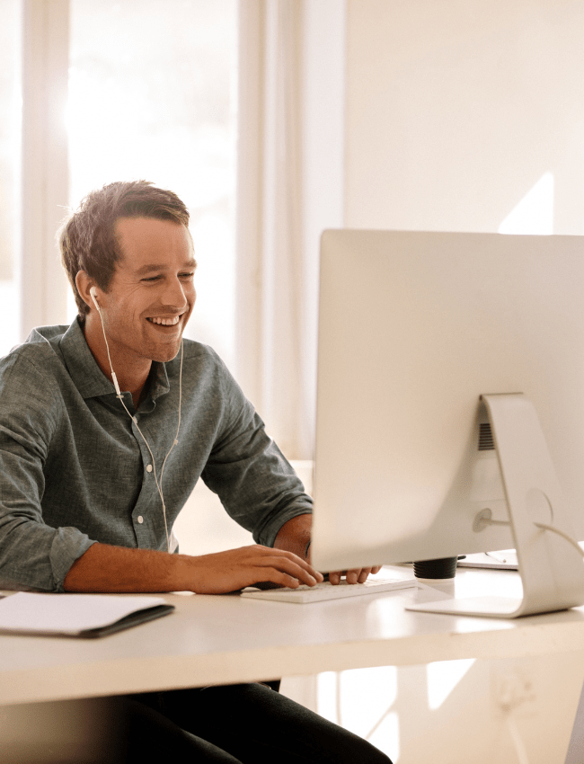 man looking for Online Anxiety Therapy